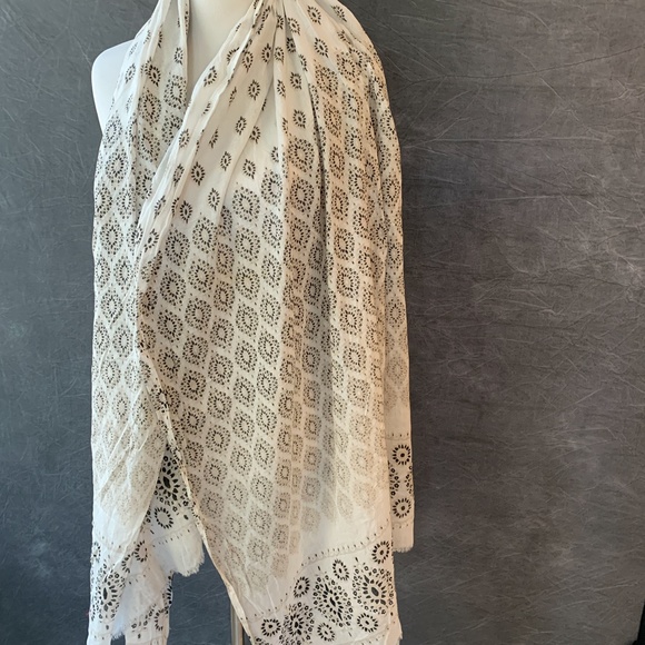 Hatattack Scraf or Wrap - Picture 2 of 7